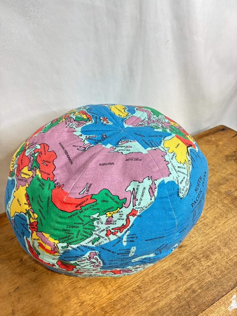 HUGG A PLANET　地球儀クッション　EARTH STUFFED TOY