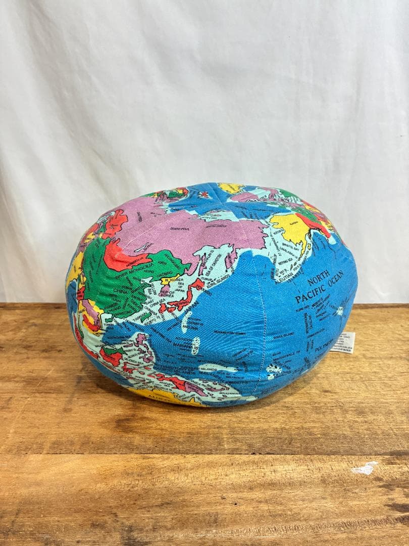 HUGG A PLANET　地球儀クッション　EARTH STUFFED TOY