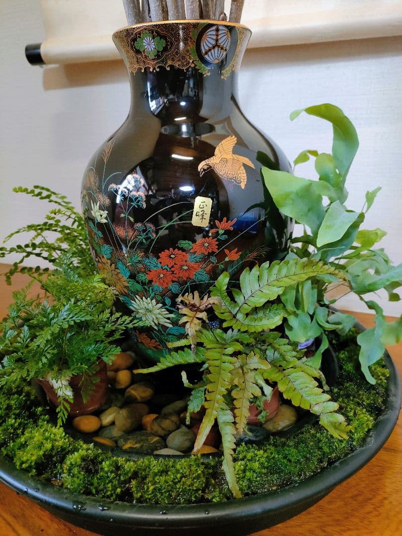 自作苔リング観葉植物＋花瓶（美濃焼　山治陶苑　正峯窯）で床の間に癒しを