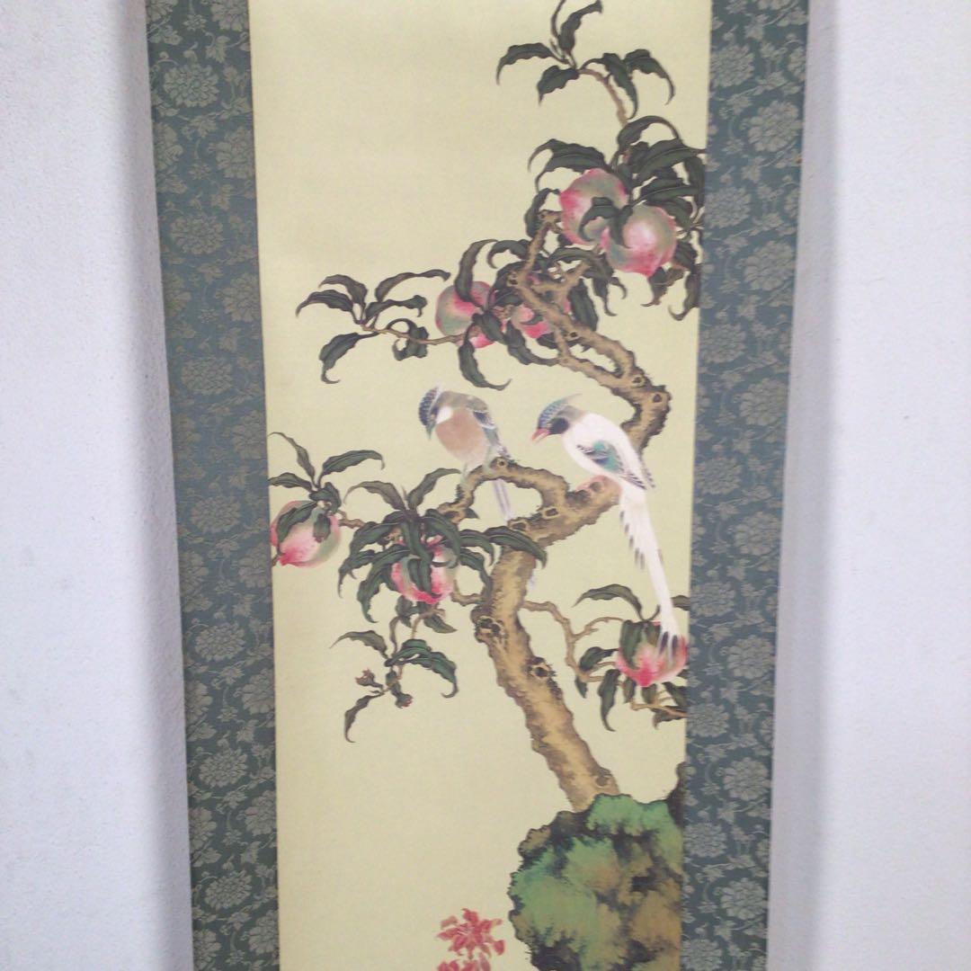 No4730掛軸　熊代熊斐「桃樹山鵲図」　絹本　共箱/タトウ箱　複製　送料無料