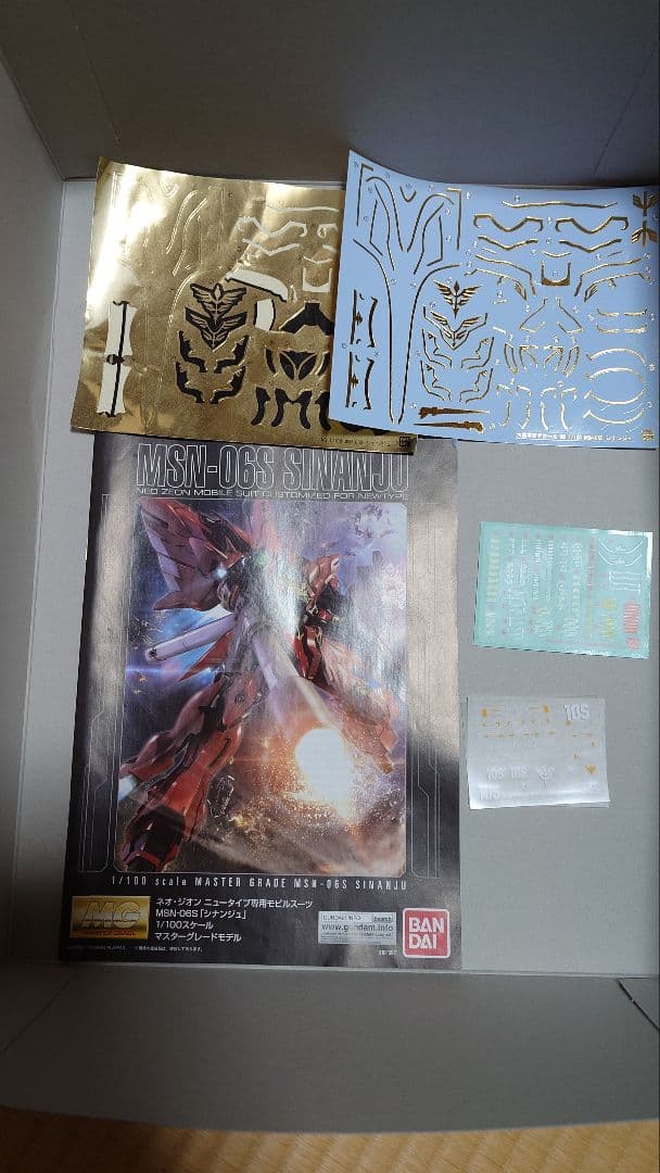 PG UNLEASHED 1/60 νガンダム完成品+LED組込み+　箱+おまけ