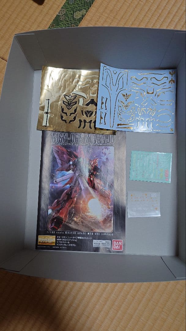 PG UNLEASHED 1/60 νガンダム完成品+LED組込み+　箱+おまけ