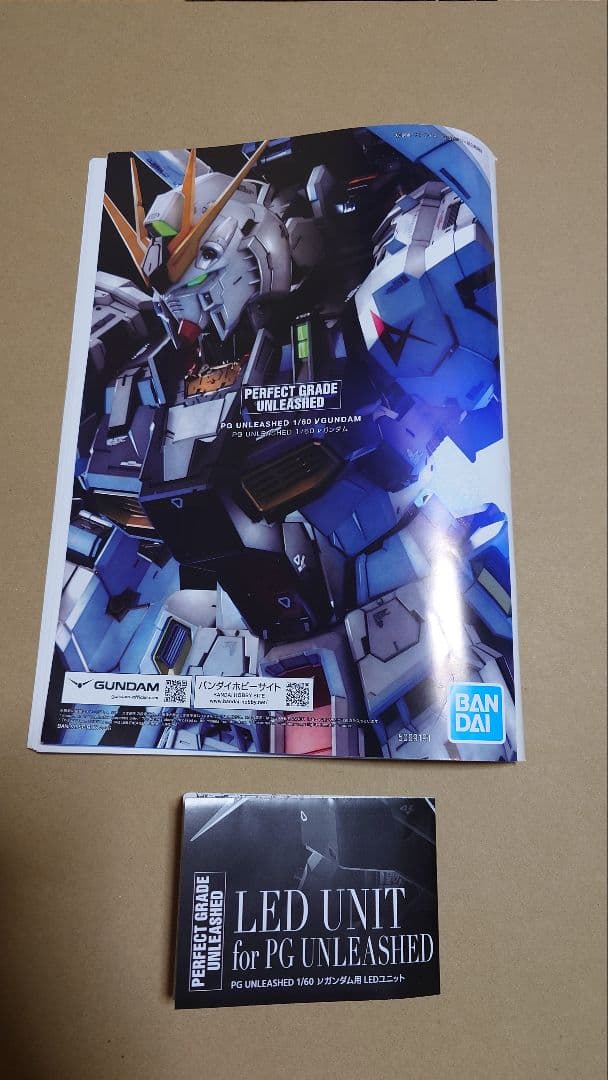 PG UNLEASHED 1/60 νガンダム完成品+LED組込み+　箱+おまけ