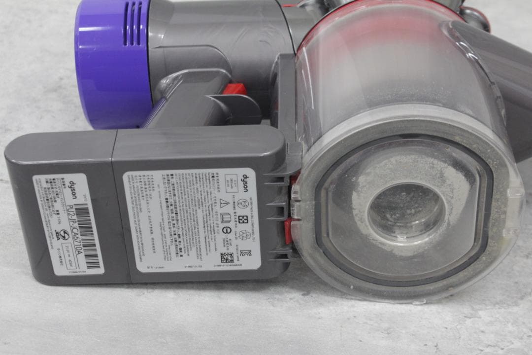 ▲Dyson SV10Kコードレスクリーナー 充電式 アタッチメント付き