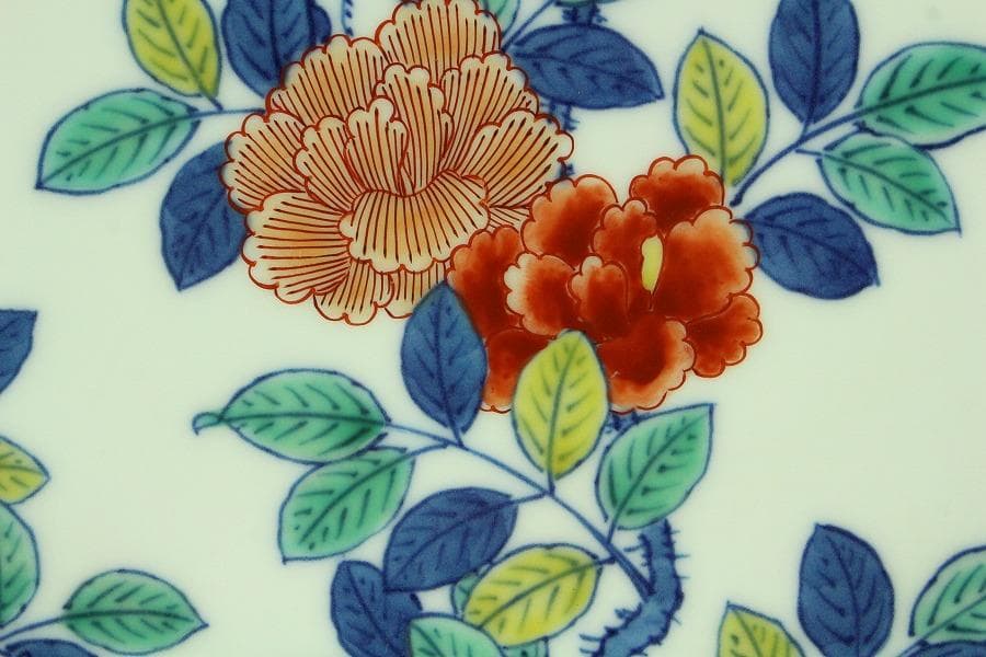 人間国宝 十二代 今泉今右衛門 作 色鍋島薔薇絵飾皿 共箱(K-ZE373)