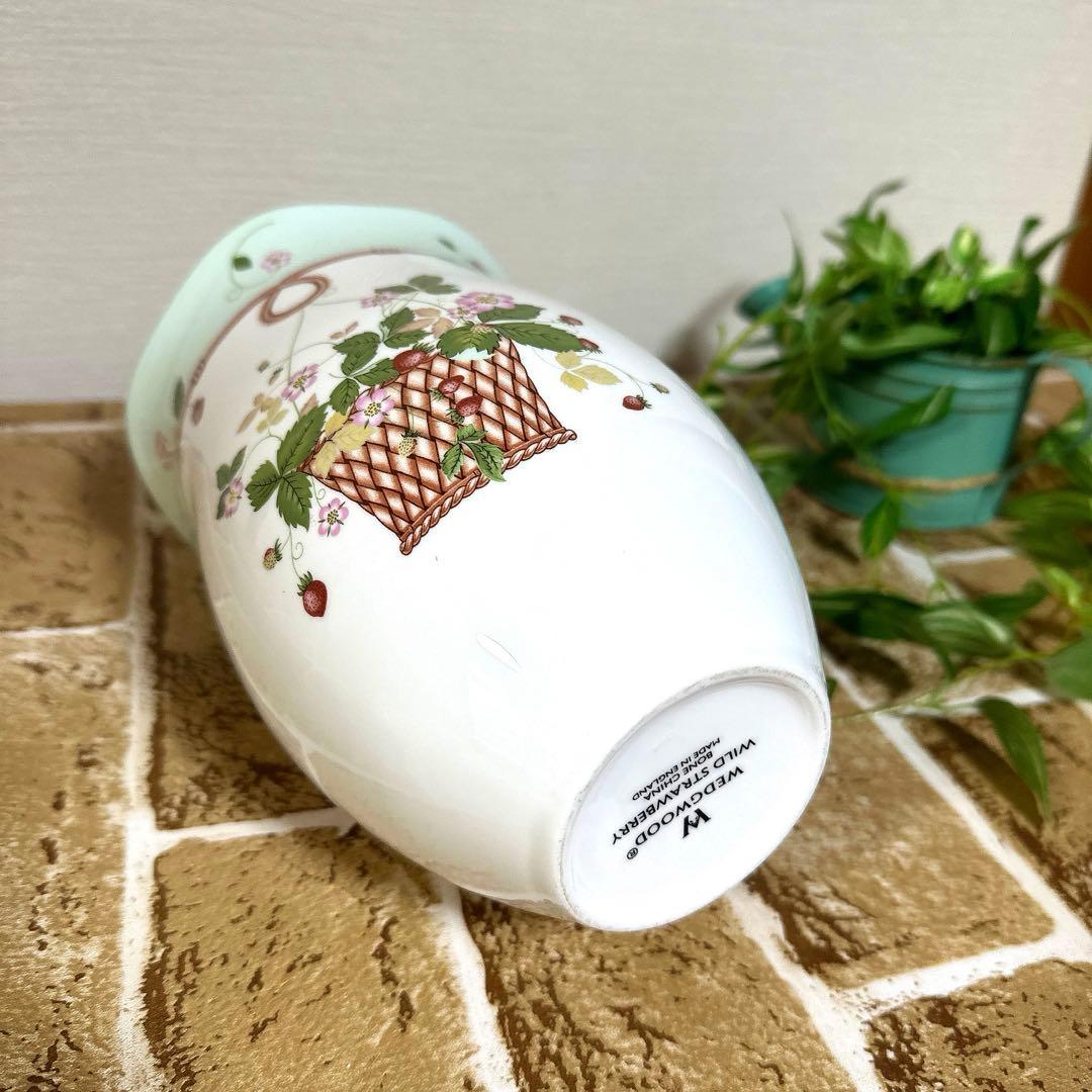 ウェッジウッド　ワイルドストロベリー　花瓶