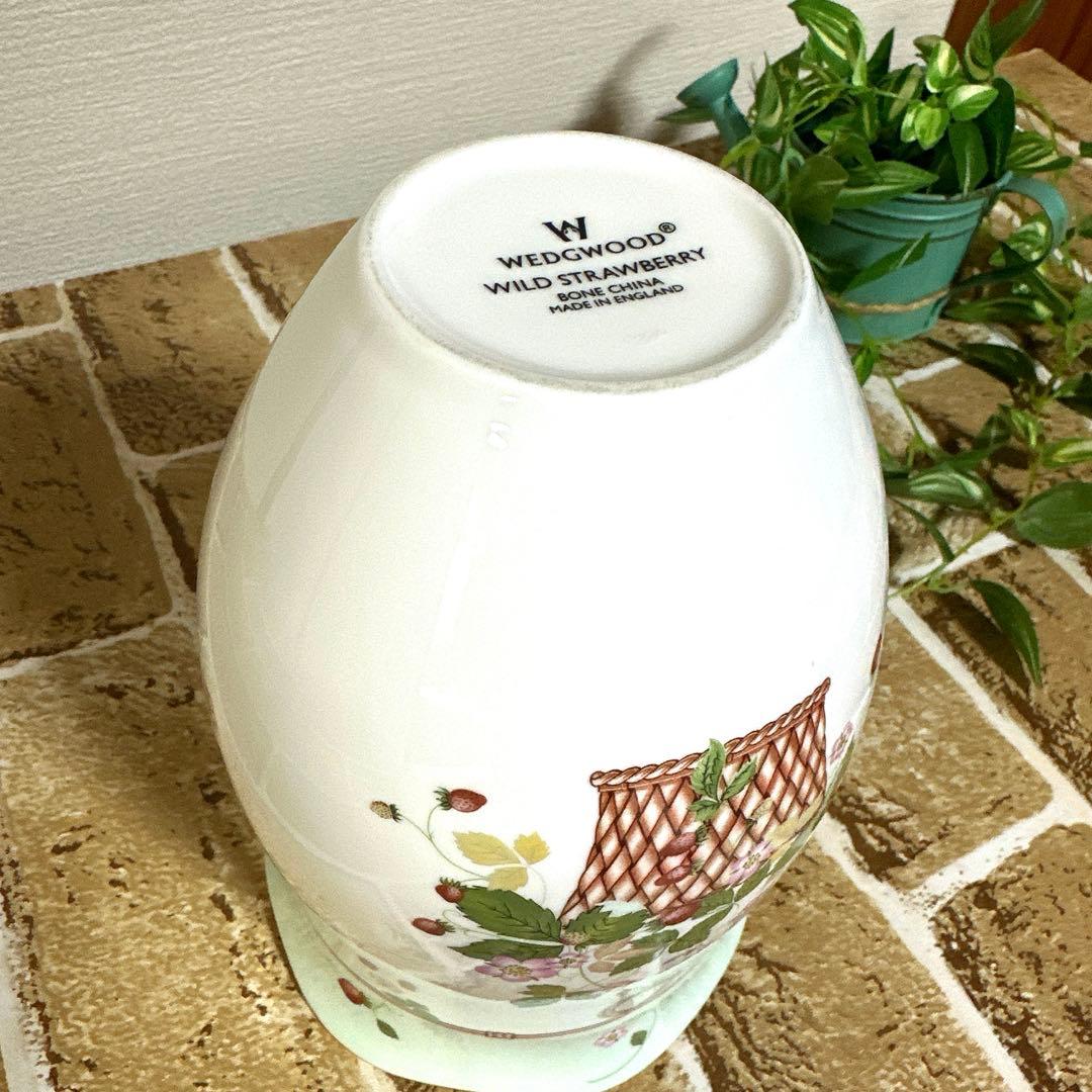 ウェッジウッド　ワイルドストロベリー　花瓶