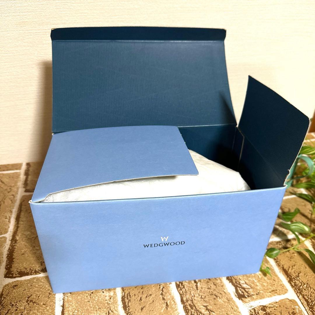 ウェッジウッド　ワイルドストロベリー　花瓶