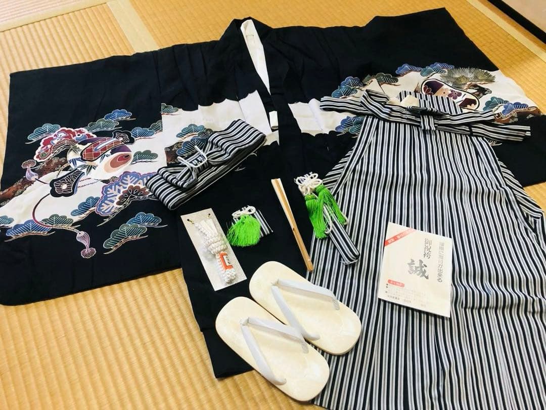 【7歳用訳あり一部新品未使用品】着物一式 黒と白 伝統的な和柄