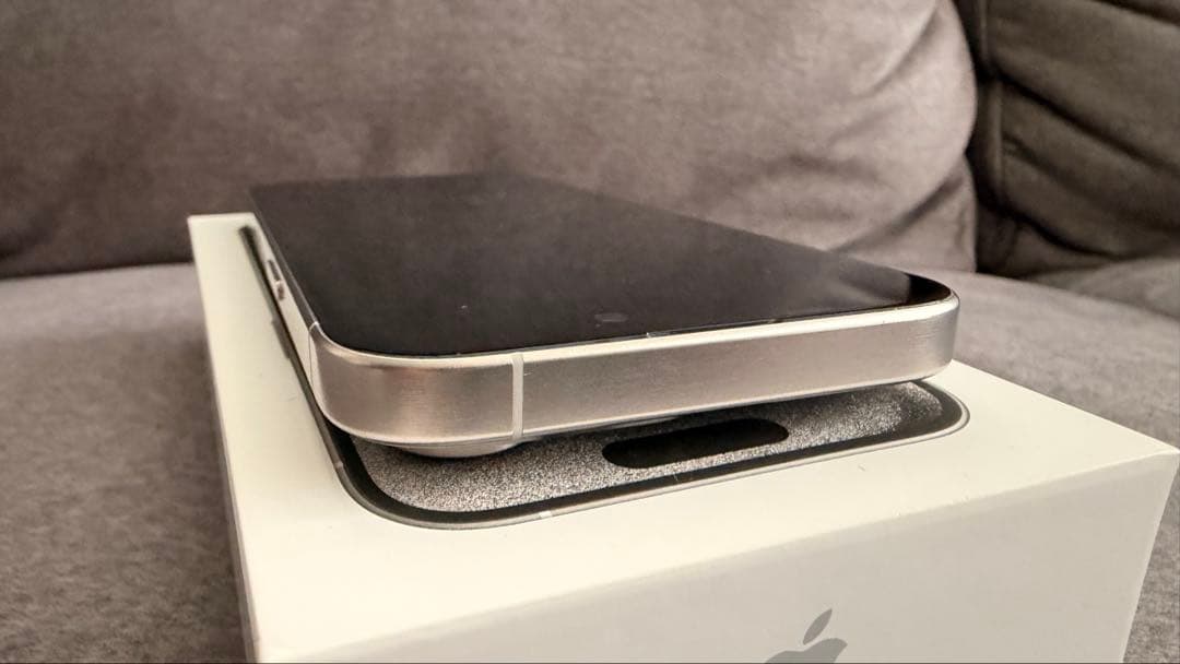 iPhone 15 Pro 256GB ホワイトSIMフリー 【バッテリー良好】