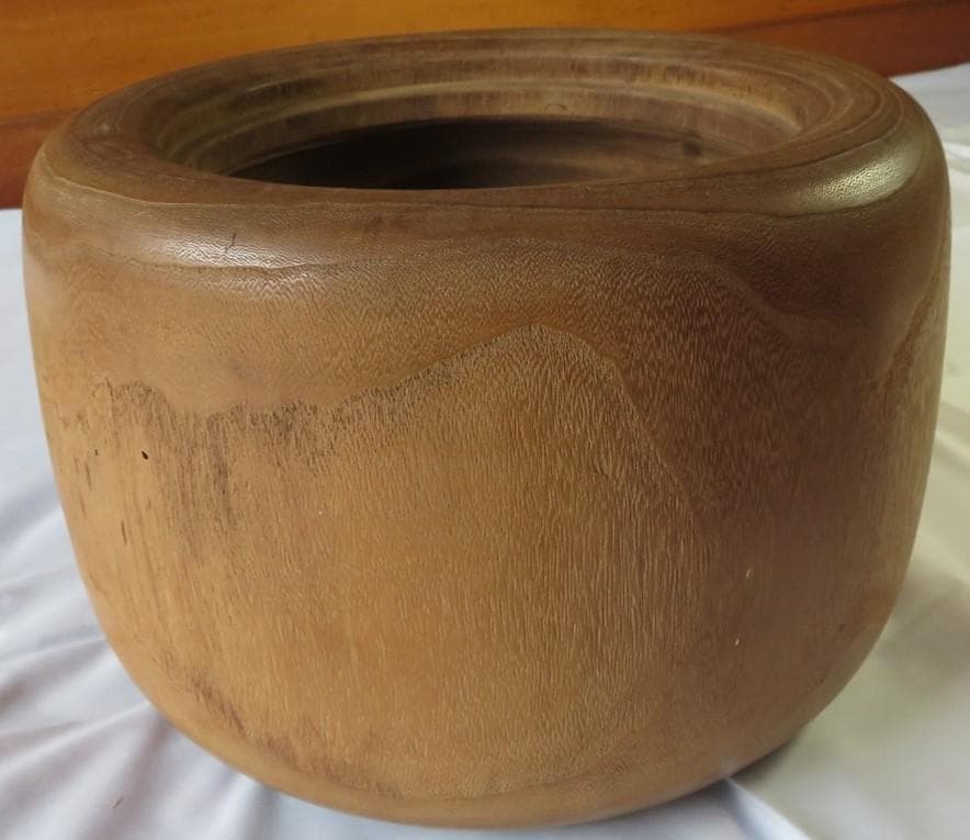 桐「削り出し丸火鉢・植栽鉢へも」　一対（２台）