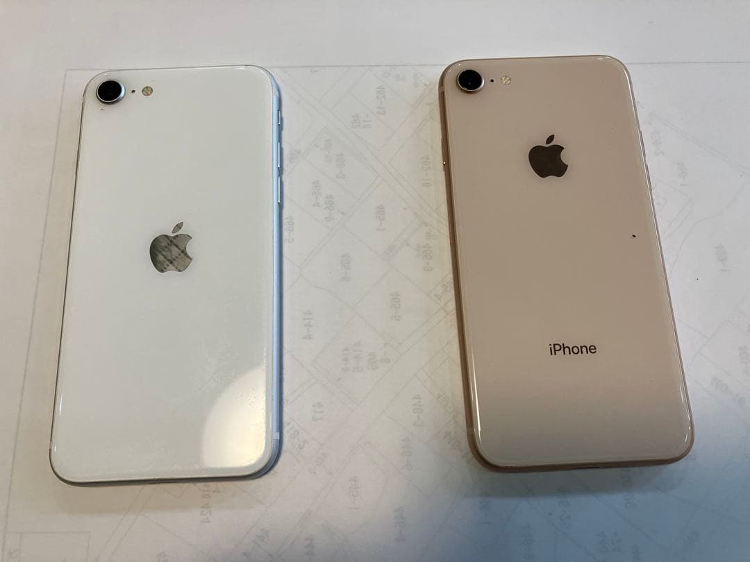 iPhone SE (第2世代)とiPhone 8 セット　両共にsimフリー