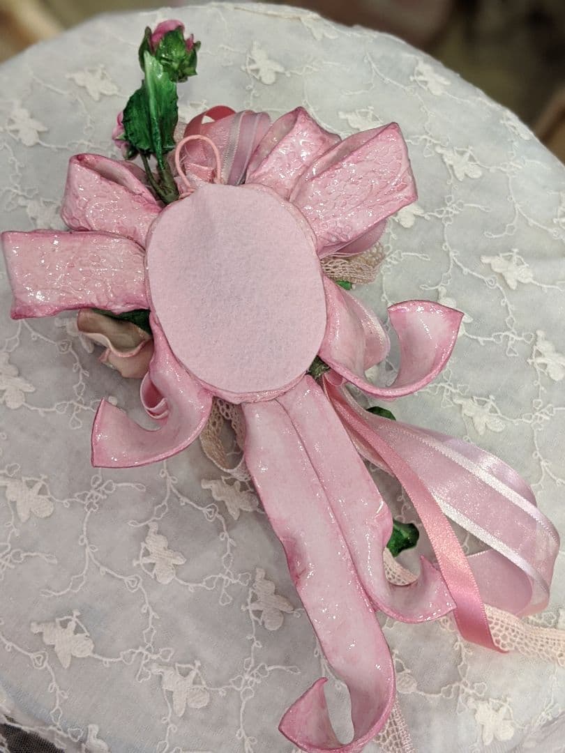 【ひろりん】クレイフラワー♡リボン台の薔薇の壁掛け