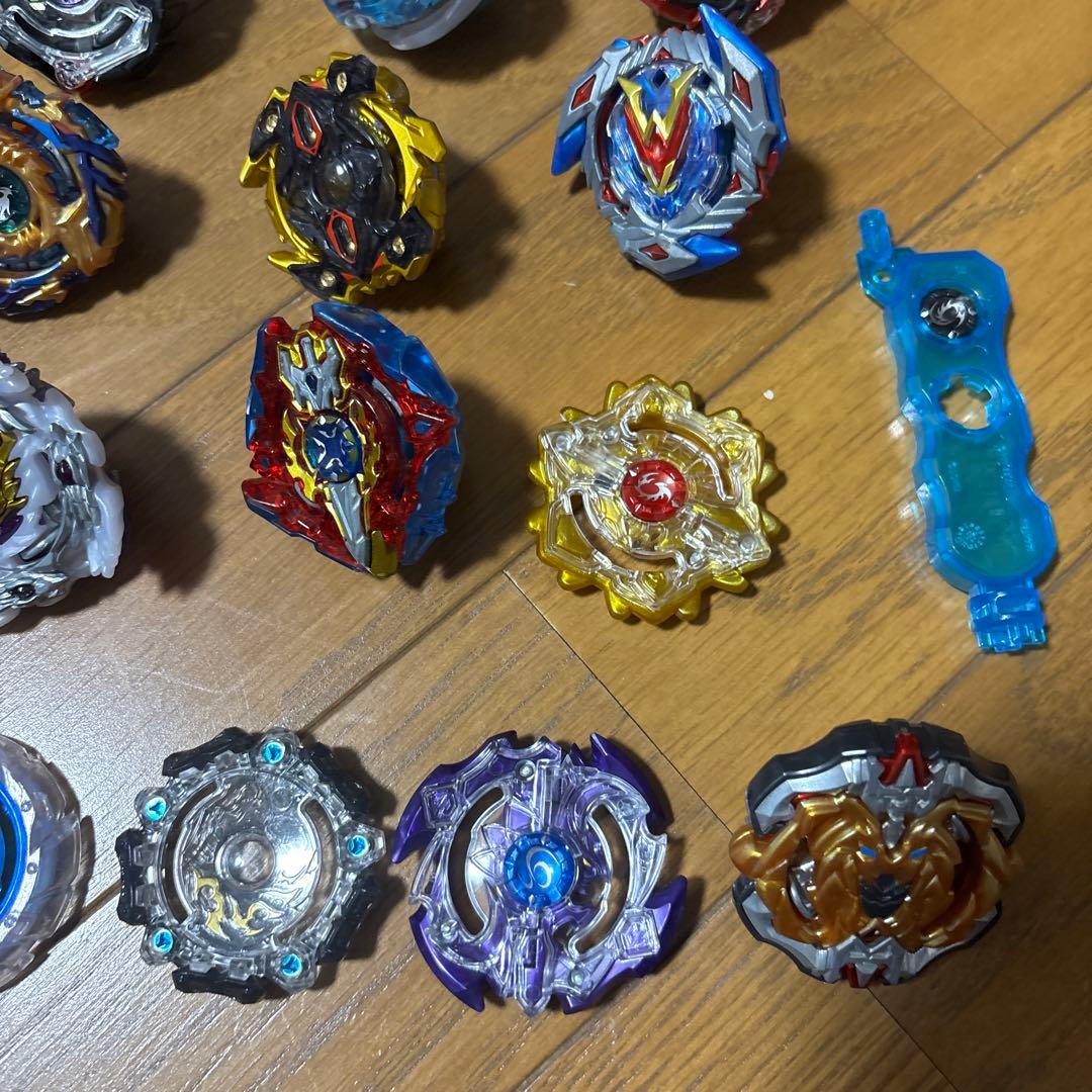 ベイブレードバーストまとめ売り、ランチャー付き