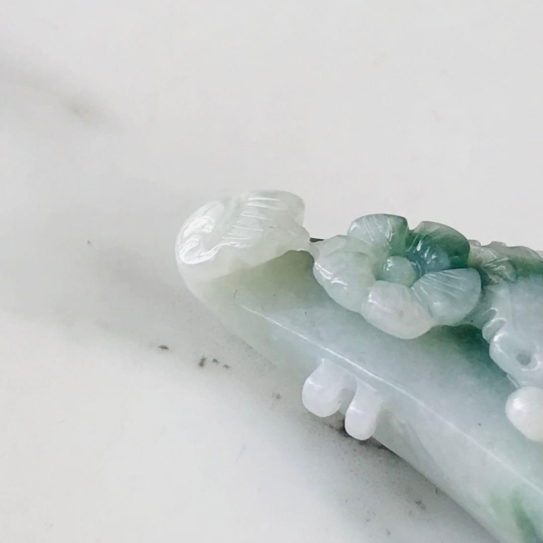 【P300-003】翡翠　ペンダントトップ　ミャンマー産　カービング　一点もの