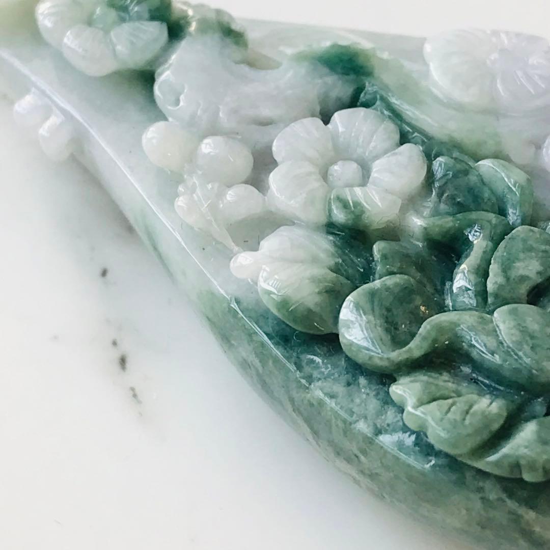 【P300-003】翡翠　ペンダントトップ　ミャンマー産　カービング　一点もの