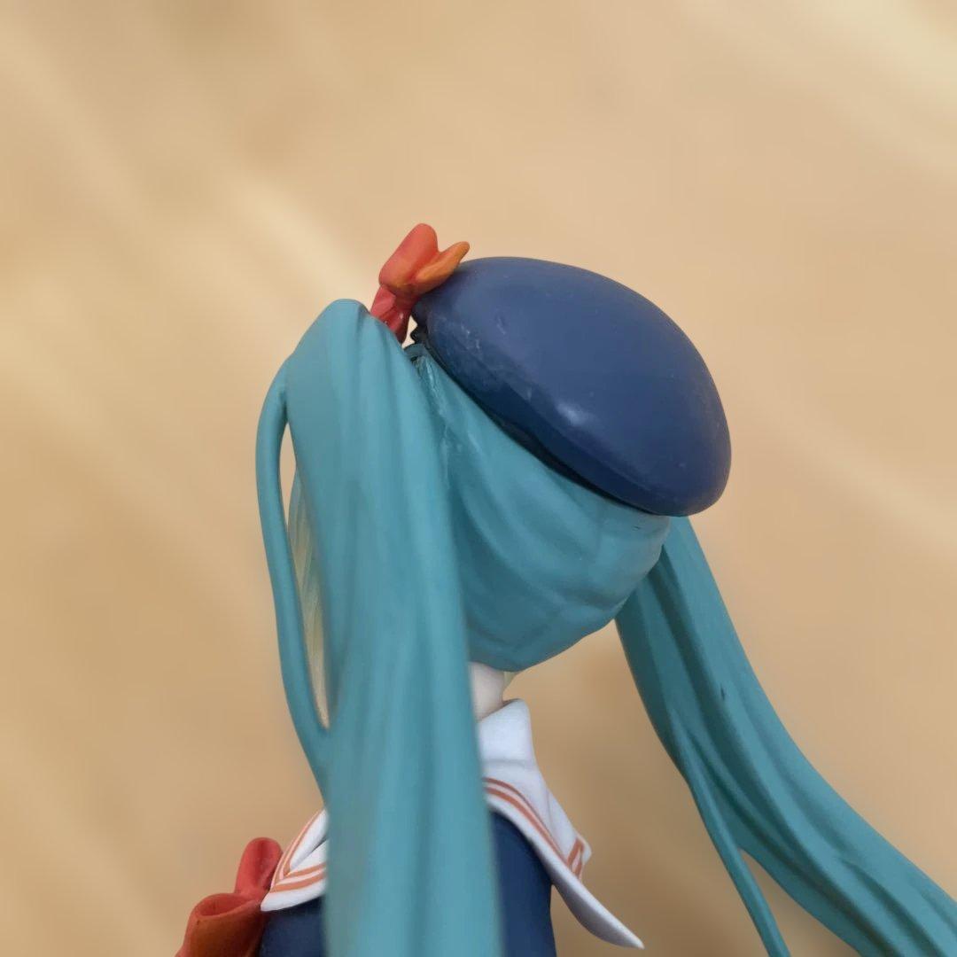 初音ミクフィギュア　肩ズン　缶バッジ