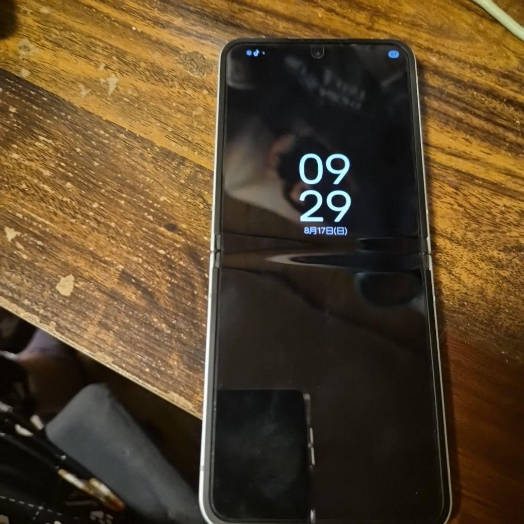 GALAXY Zfilp6 折りたたみスマートフォン ライトブルー最終お値下げ