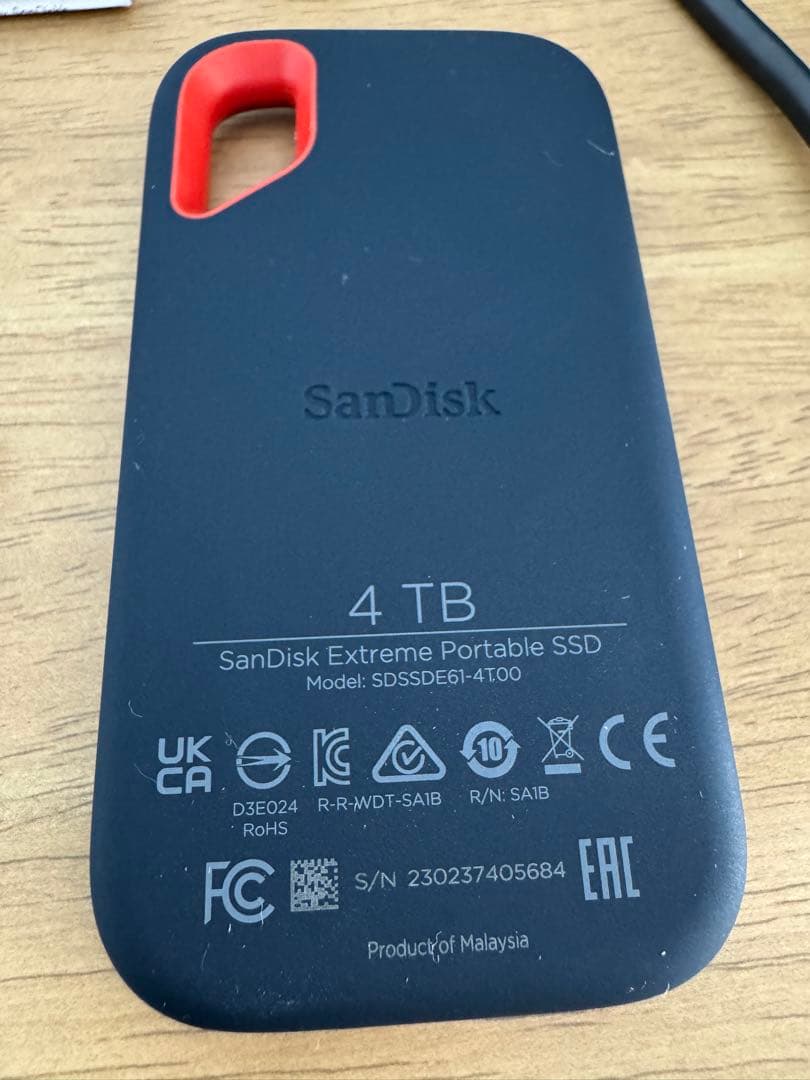 ほぼ未使用 SanDisk ExtremeポータブルSSD 4TB