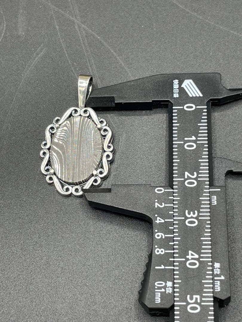 ギベオン隕石で作ったダマスカス鋼のペンダントヘッド