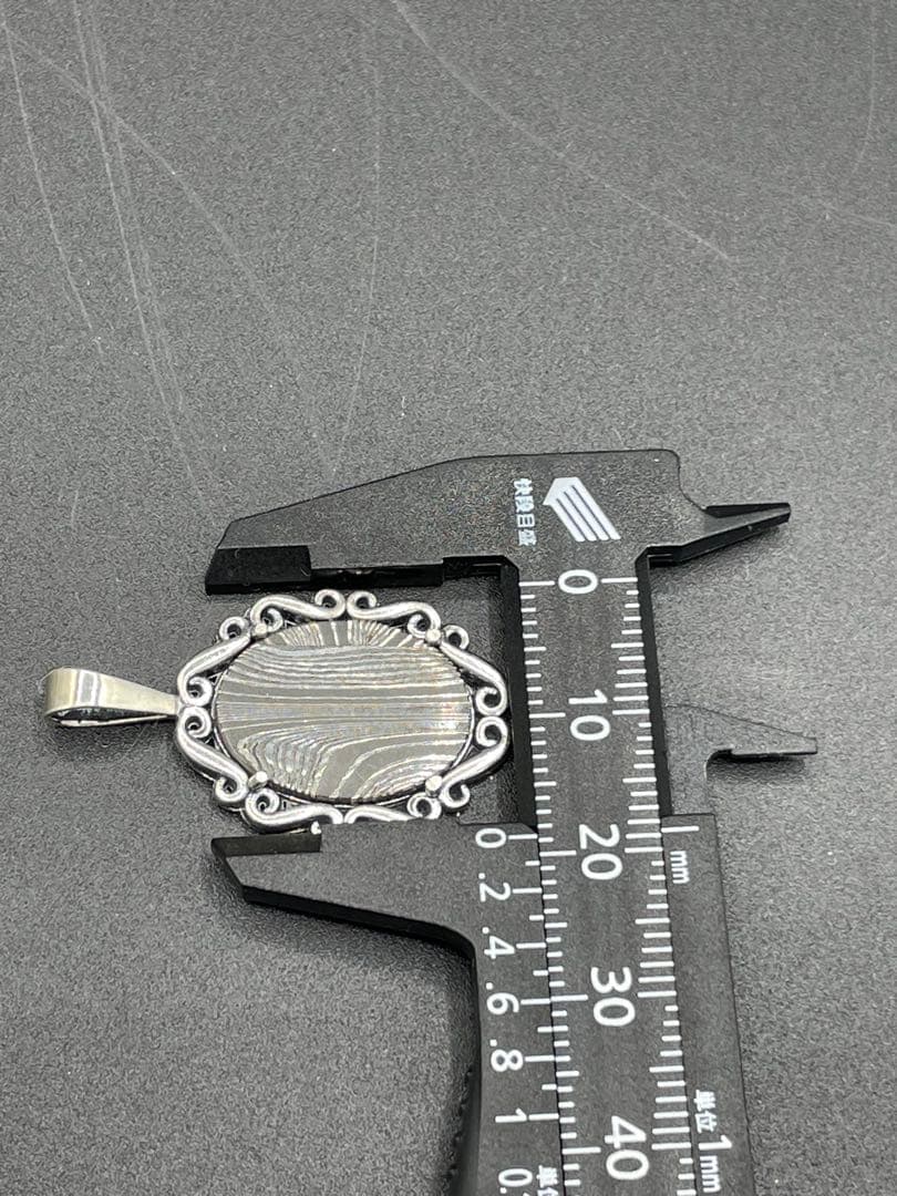 ギベオン隕石で作ったダマスカス鋼のペンダントヘッド