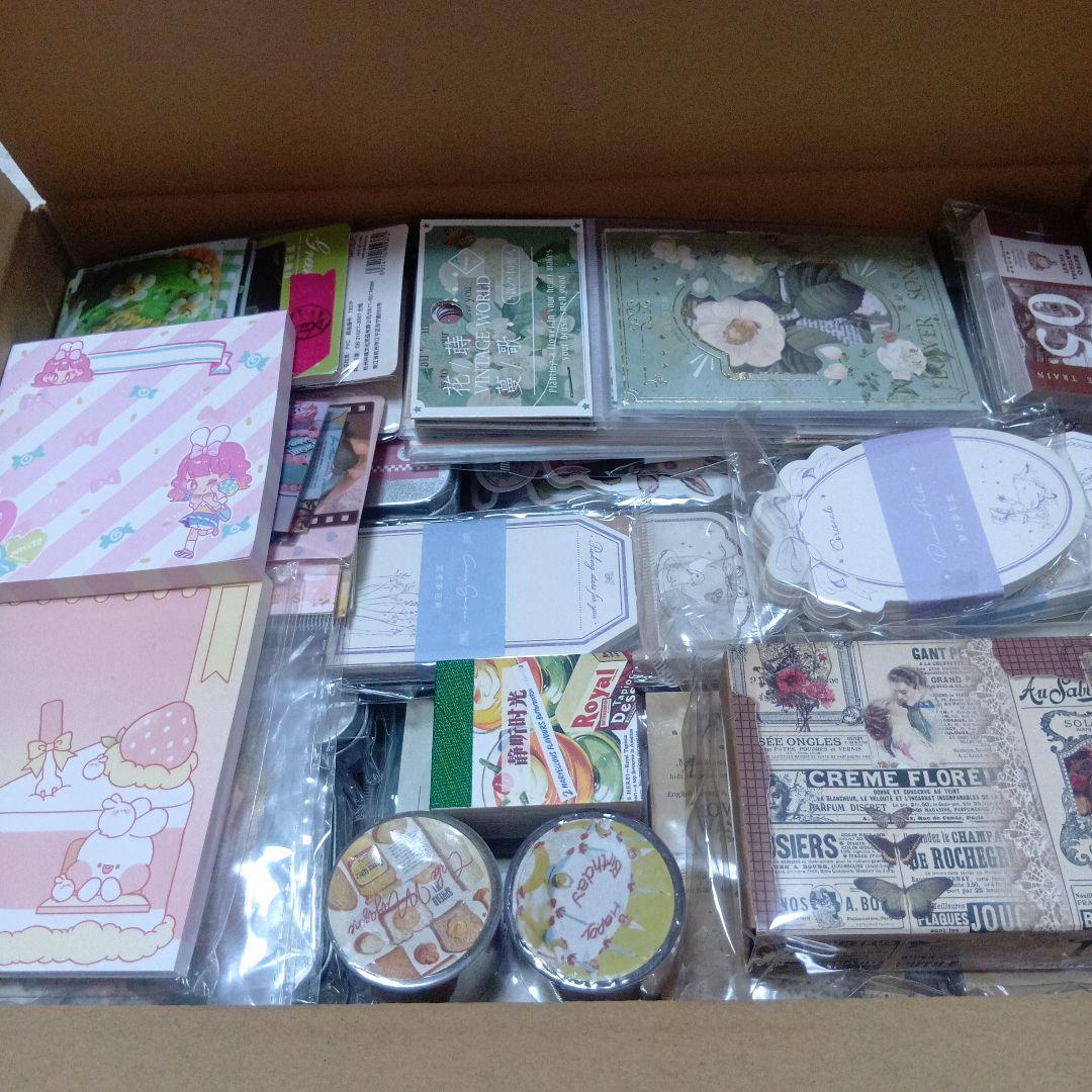 コラージュ素材　デザインペーパー　ステッカー他まとめ売り　　　箱売り　②