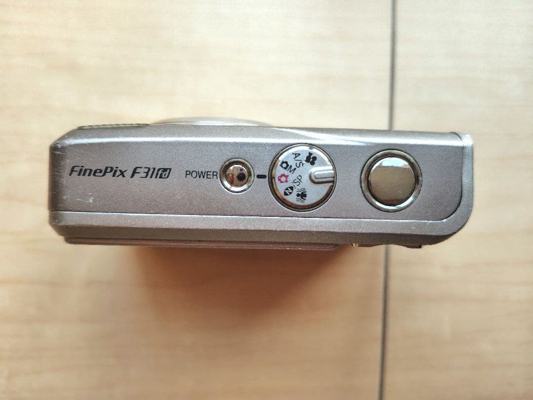 FUJIFILM FinePixF31fd②コンパクトデジタルカメラ富士フィルム