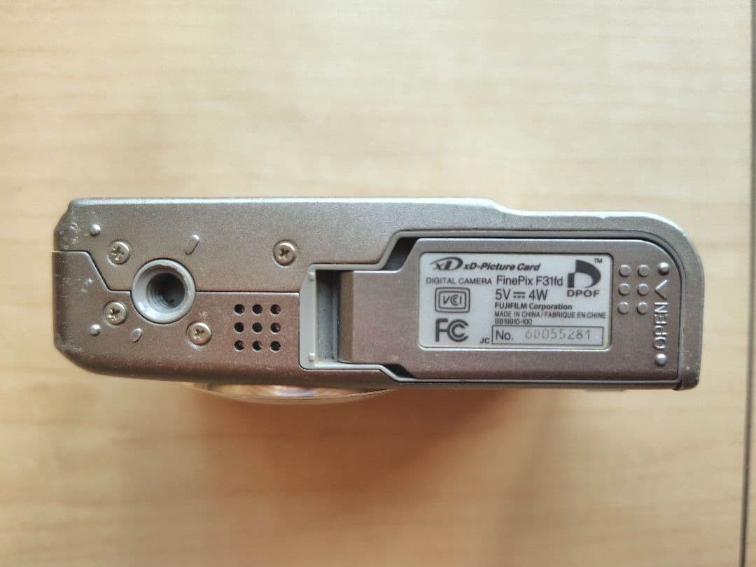 FUJIFILM FinePixF31fd②コンパクトデジタルカメラ富士フィルム