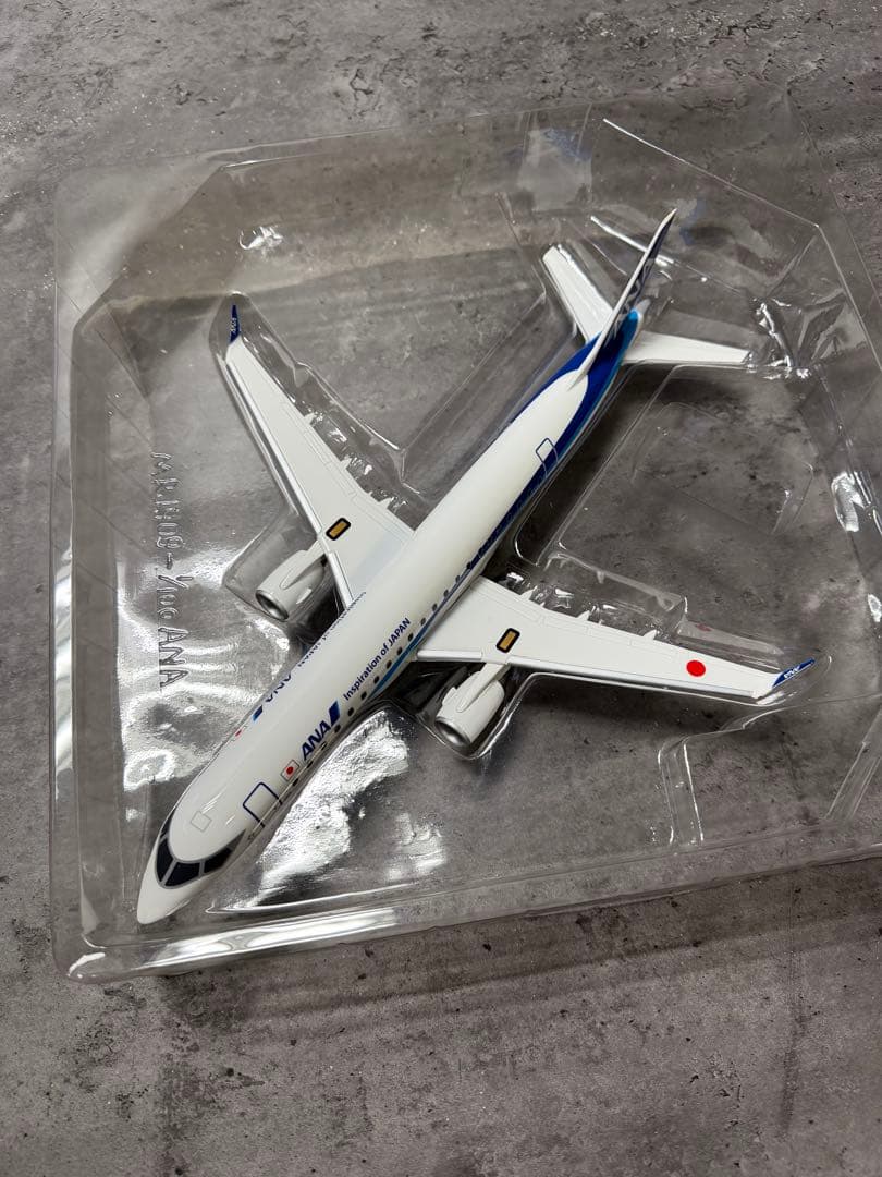 1/100 全日空商事 MRJ90 ソリッドモデル