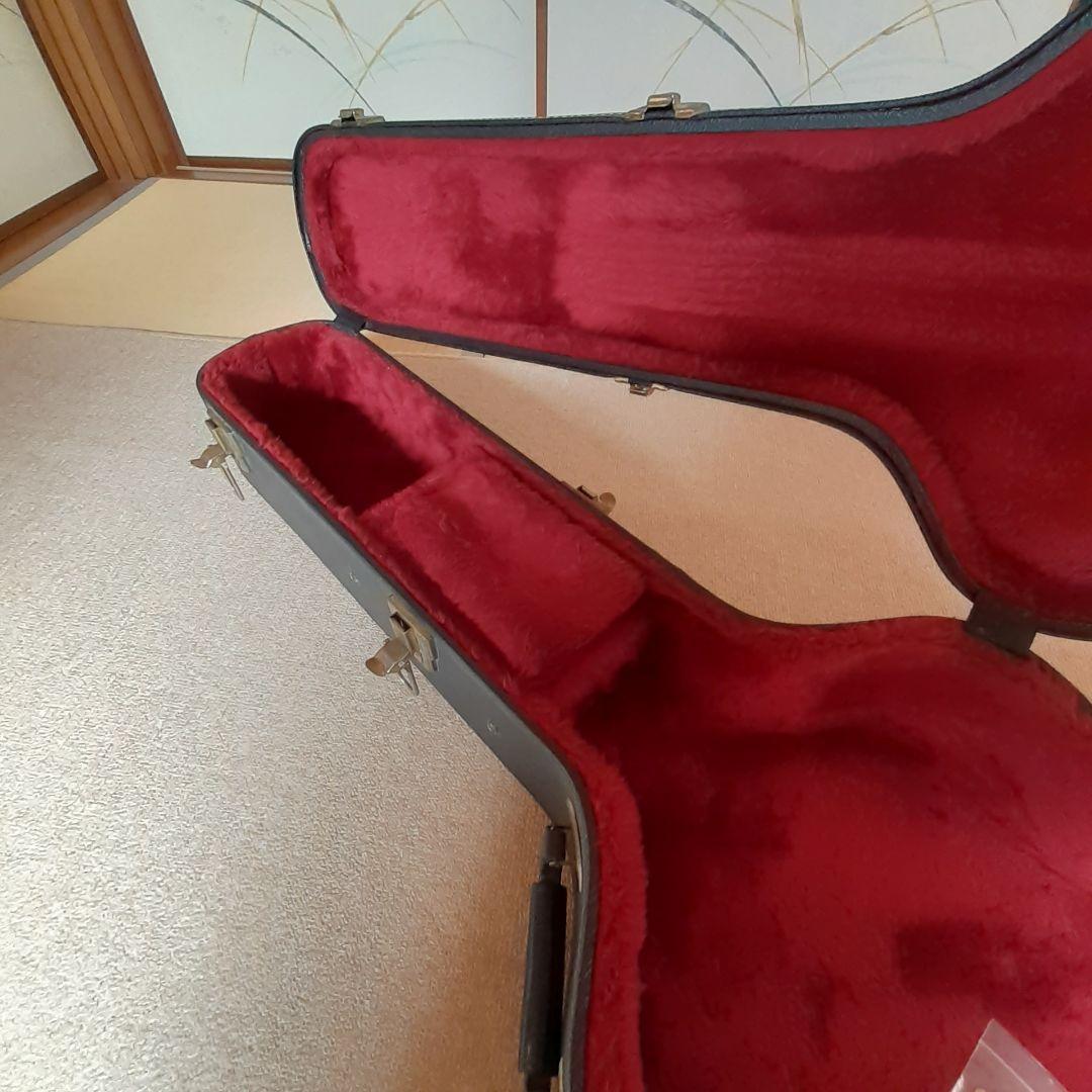 ギルドのアコースティックギターの出品です。