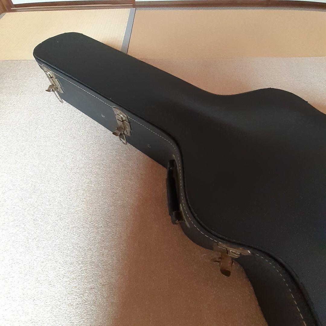 ギルドのアコースティックギターの出品です。