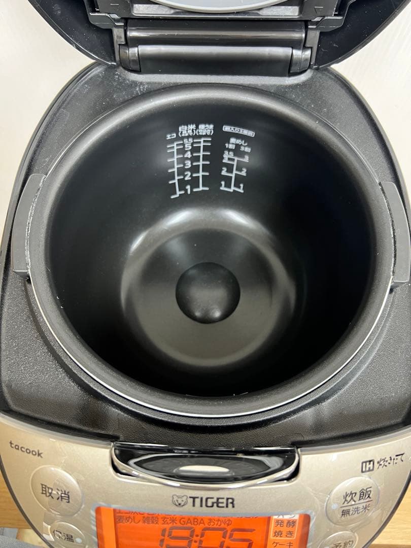 TIGER タイガー IH 炊飯器JKT-J101 1.0L 2018年製