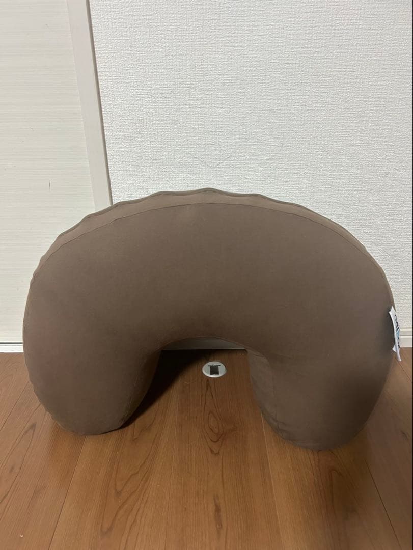 Mago Moon Pillow ブラウン ハーフムーン型