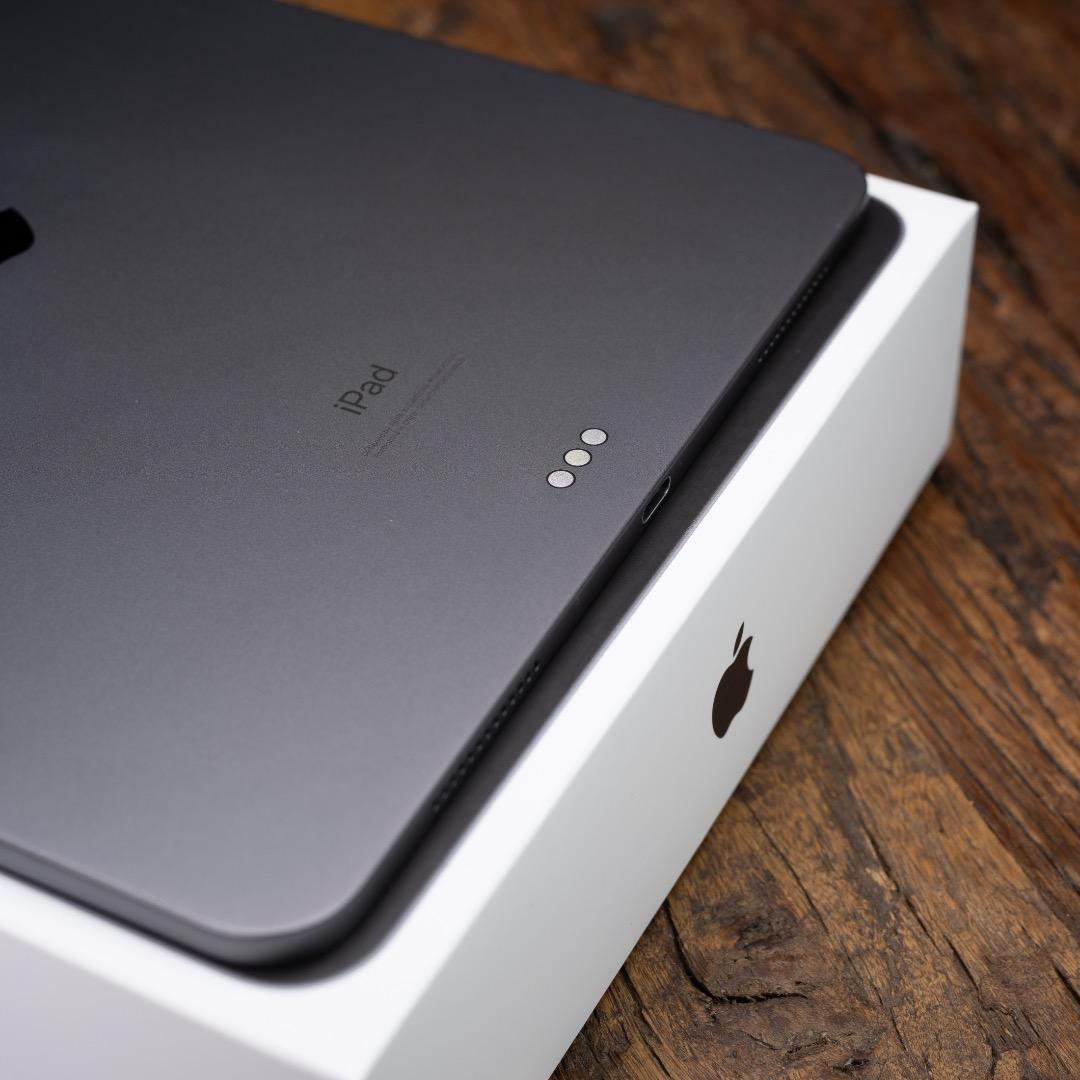 美品 Apple iPad Pro 11インチ 第2世代 256GB A2230
