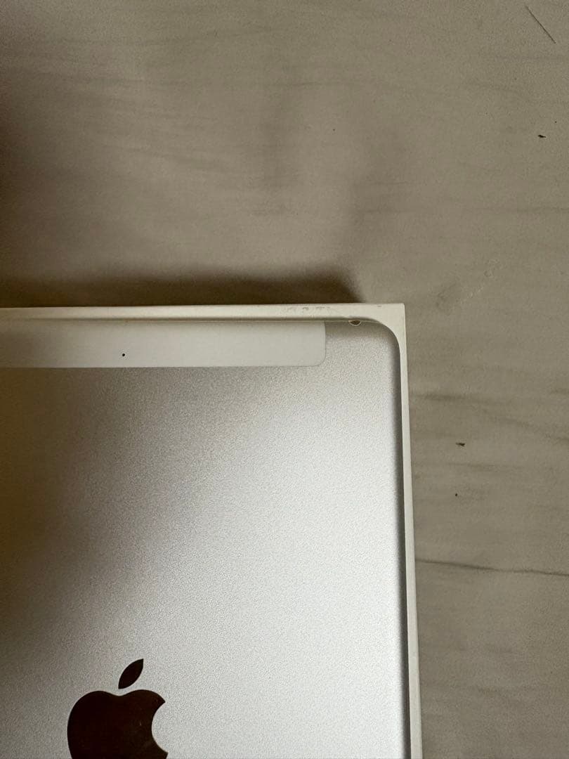 Apple iPad (第6世代) 128GB simフリーバテッリ容量98%