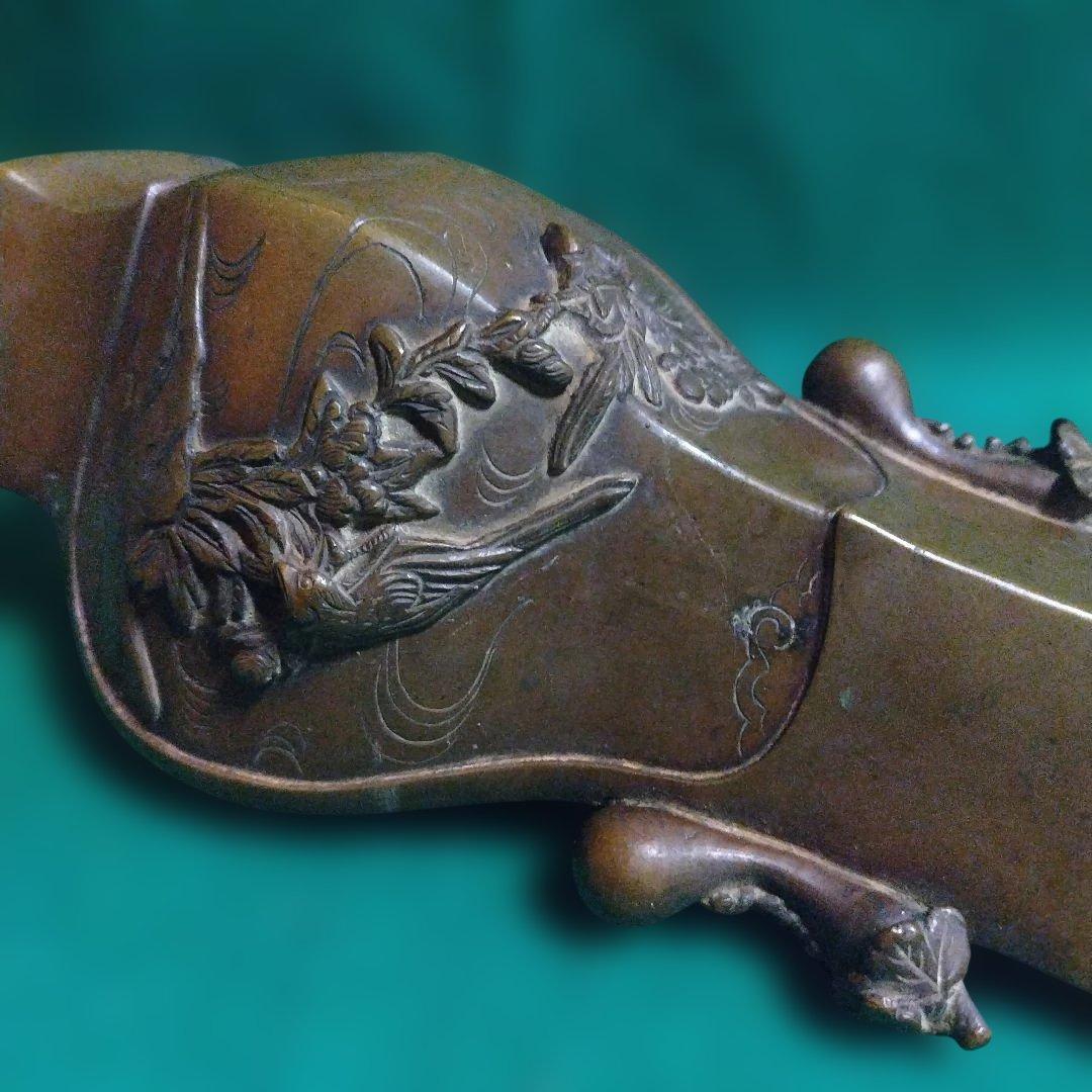 青銅製の花瓶 鳥と波の彫刻　菱形