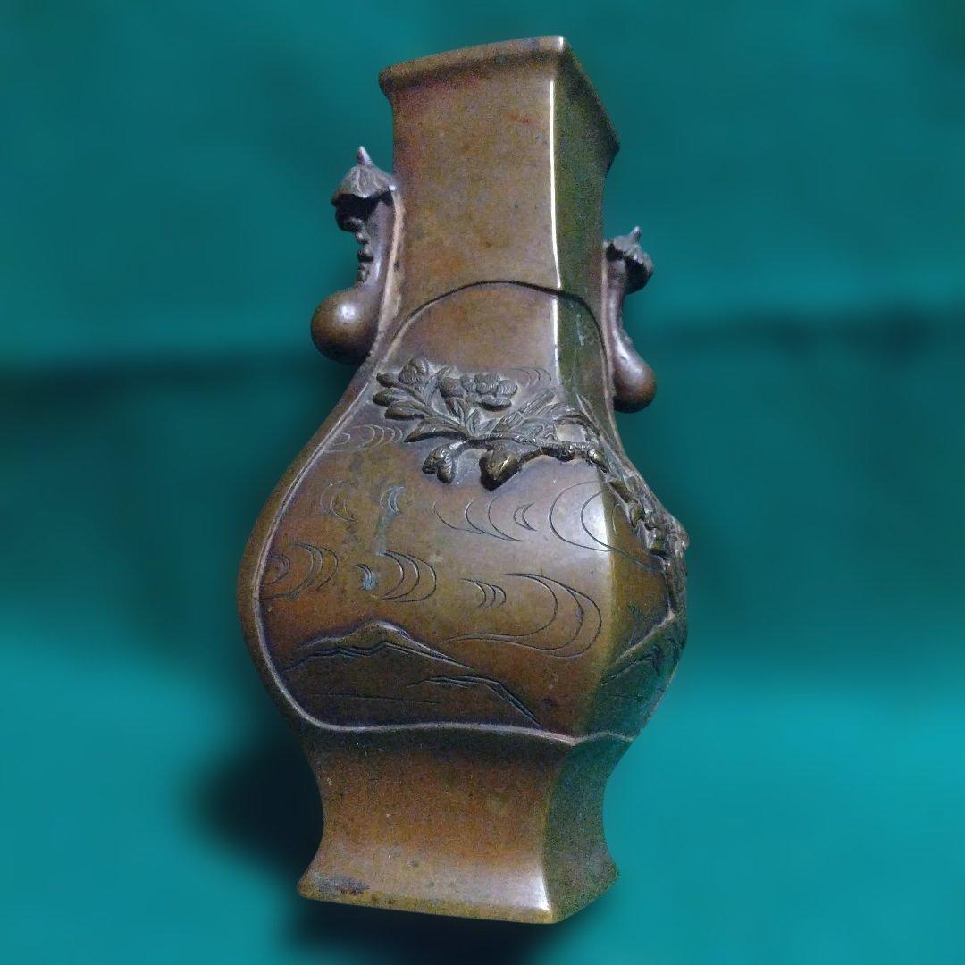 青銅製の花瓶 鳥と波の彫刻　菱形