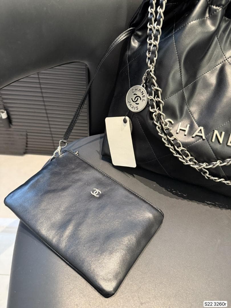 ノベルティ レザー ショルダーバッグ シルバー 金具