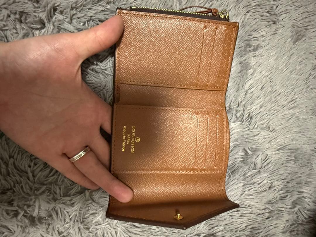 ヴィトン　ノベルティモノグラム ポルトフォイユ ヴィクトリーヌ 三つ折り 財布