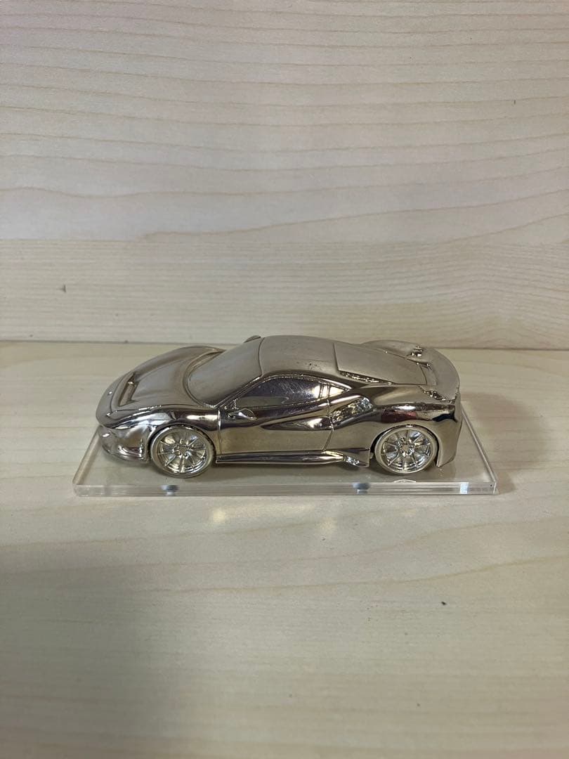 フェラーリ　pista 488 メタリックシルバー　ミニカー