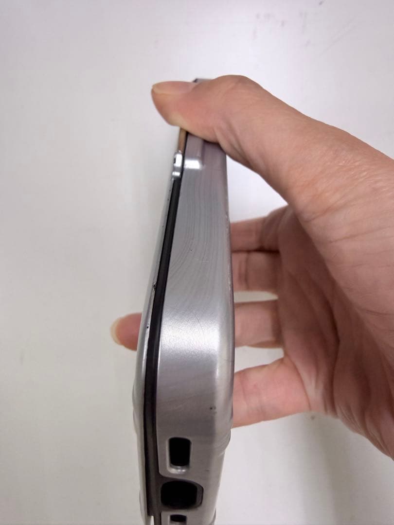 ZERO HALLIBURTON iPhone15Pro用手帳型ケース シルバー