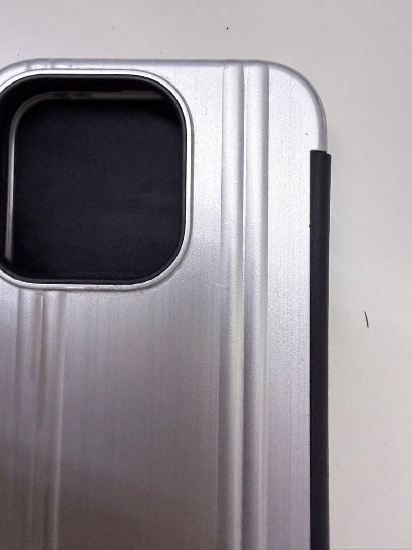 ZERO HALLIBURTON iPhone15Pro用手帳型ケース シルバー