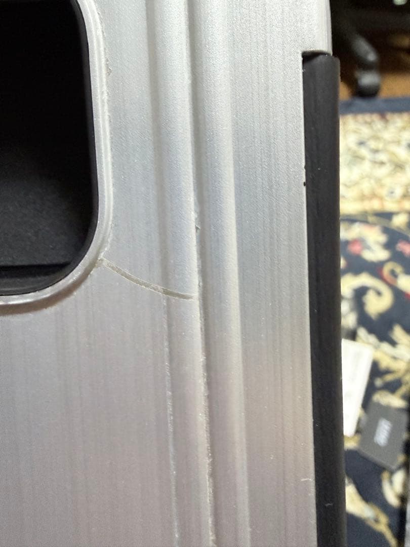 ZERO HALLIBURTON iPhone15Pro用手帳型ケース シルバー