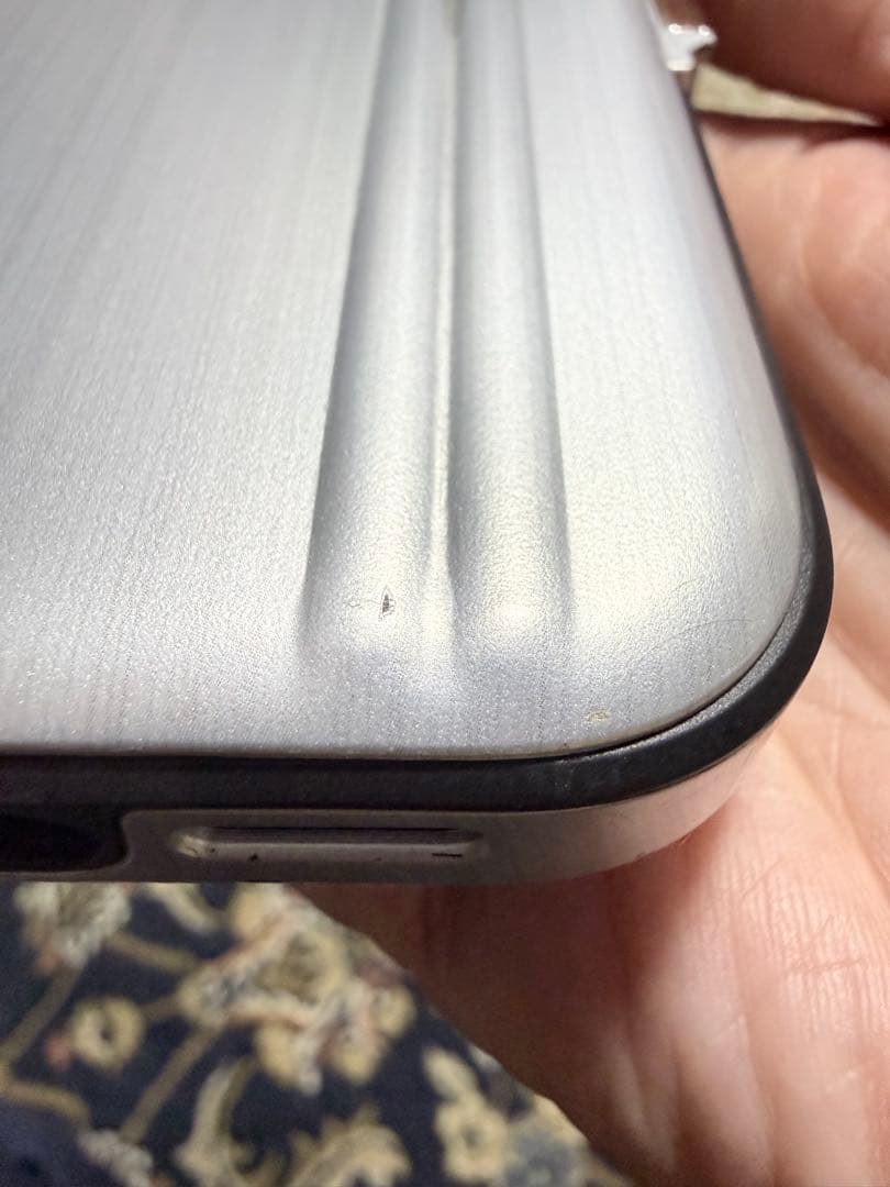 ZERO HALLIBURTON iPhone15Pro用手帳型ケース シルバー