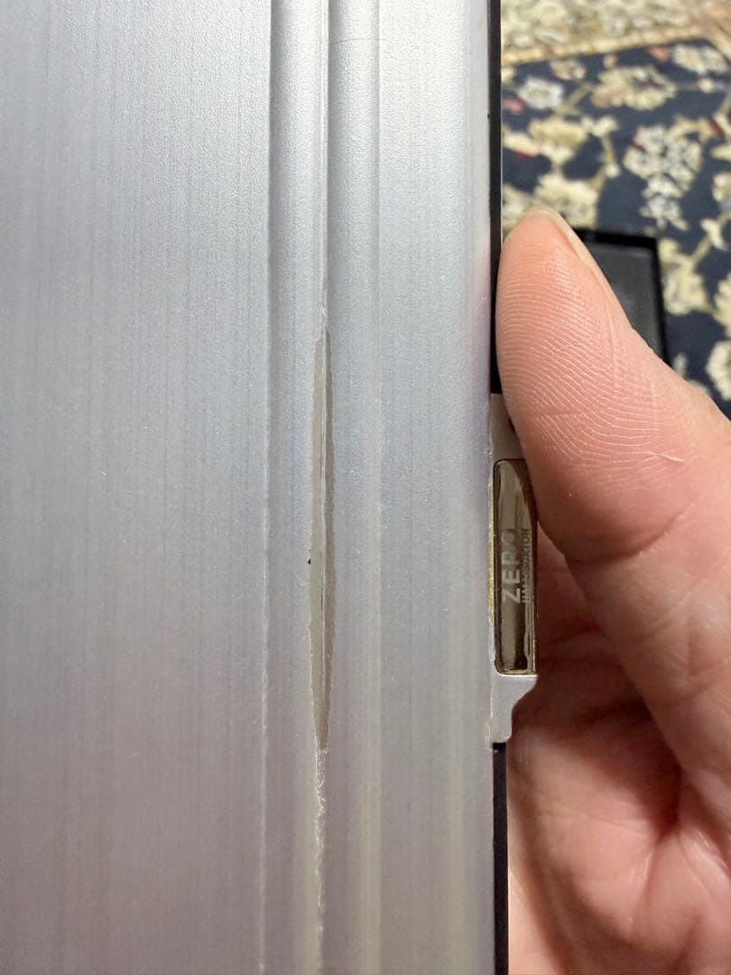 ZERO HALLIBURTON iPhone15Pro用手帳型ケース シルバー