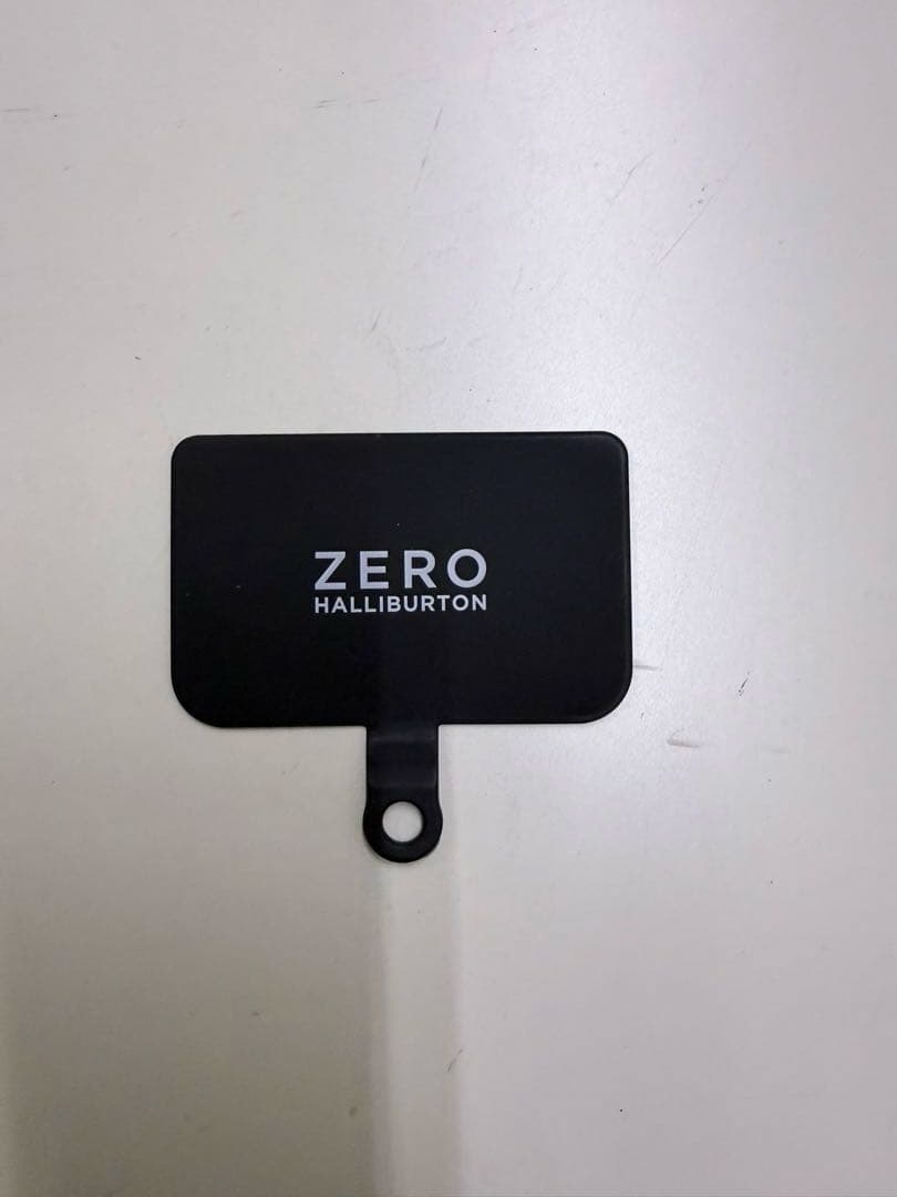 ZERO HALLIBURTON iPhone15Pro用手帳型ケース シルバー