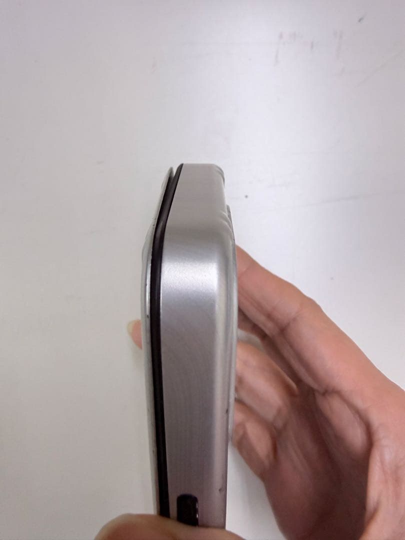 ZERO HALLIBURTON iPhone15Pro用手帳型ケース シルバー