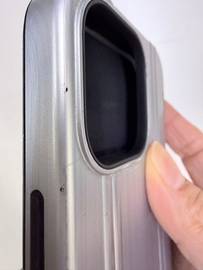 ZERO HALLIBURTON iPhone15Pro用手帳型ケース シルバー