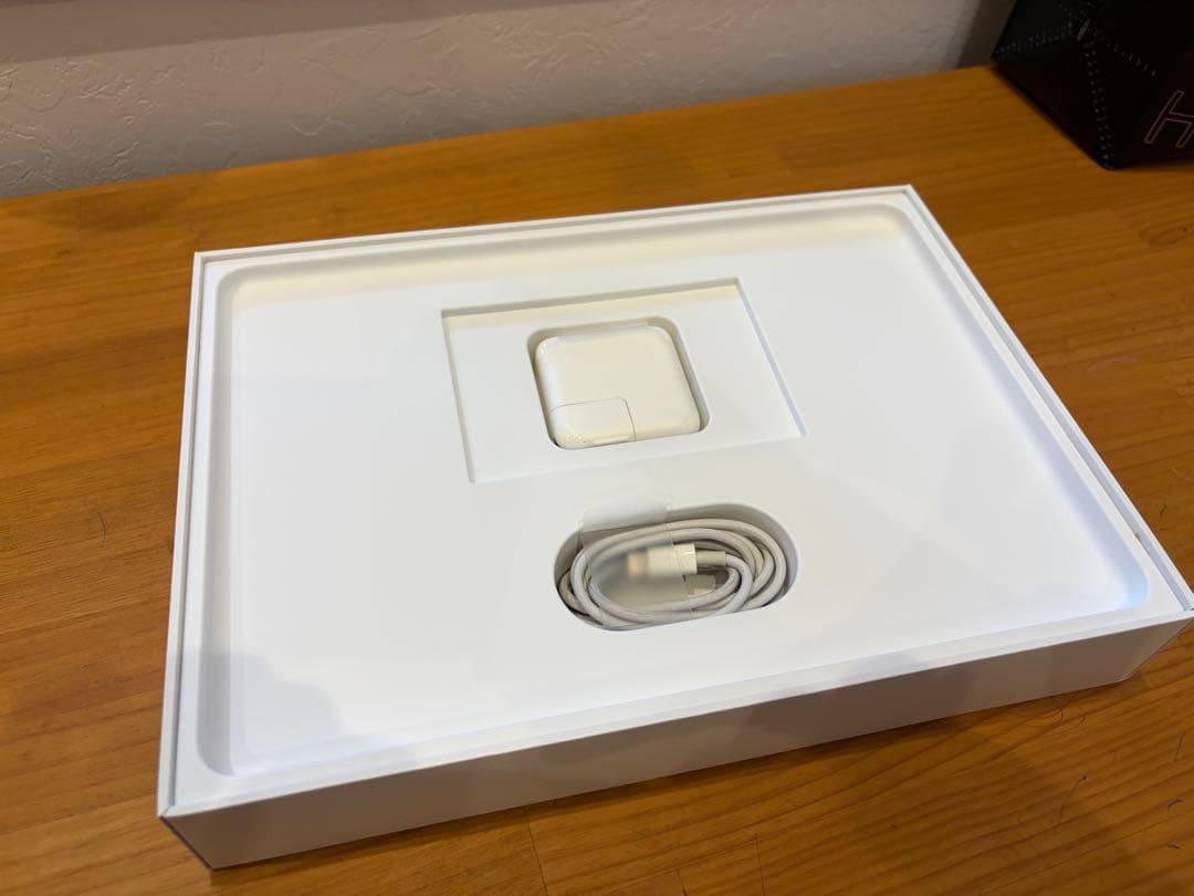 【美品】MacBook A1534 (Retina,12㌅,2015)箱充電器付