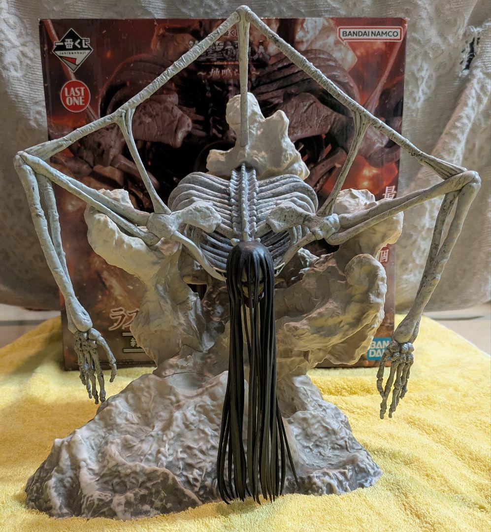 (2639)進撃の巨人フィギュア〜終尾の巨人〜✨️箱付き